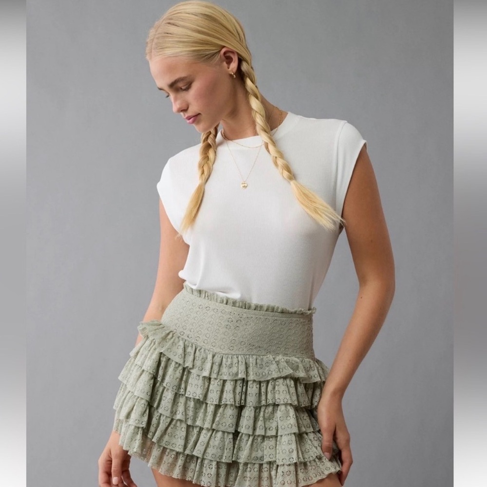 AE High Waisted Ruffle Olive Mini Skort